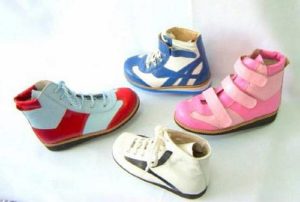 Cum se aleg pantofii sport pentru copii?