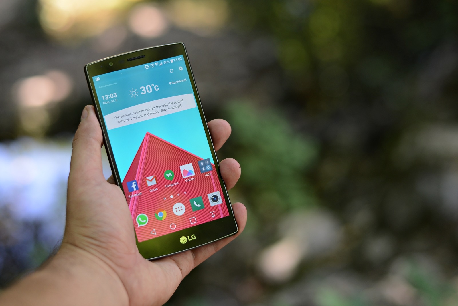 Alege un telefon LG care prezinta un avantaj pret - calitate
