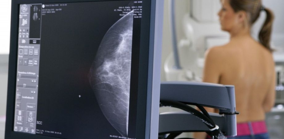 Care sunt beneficiile unei ecografii mamare?