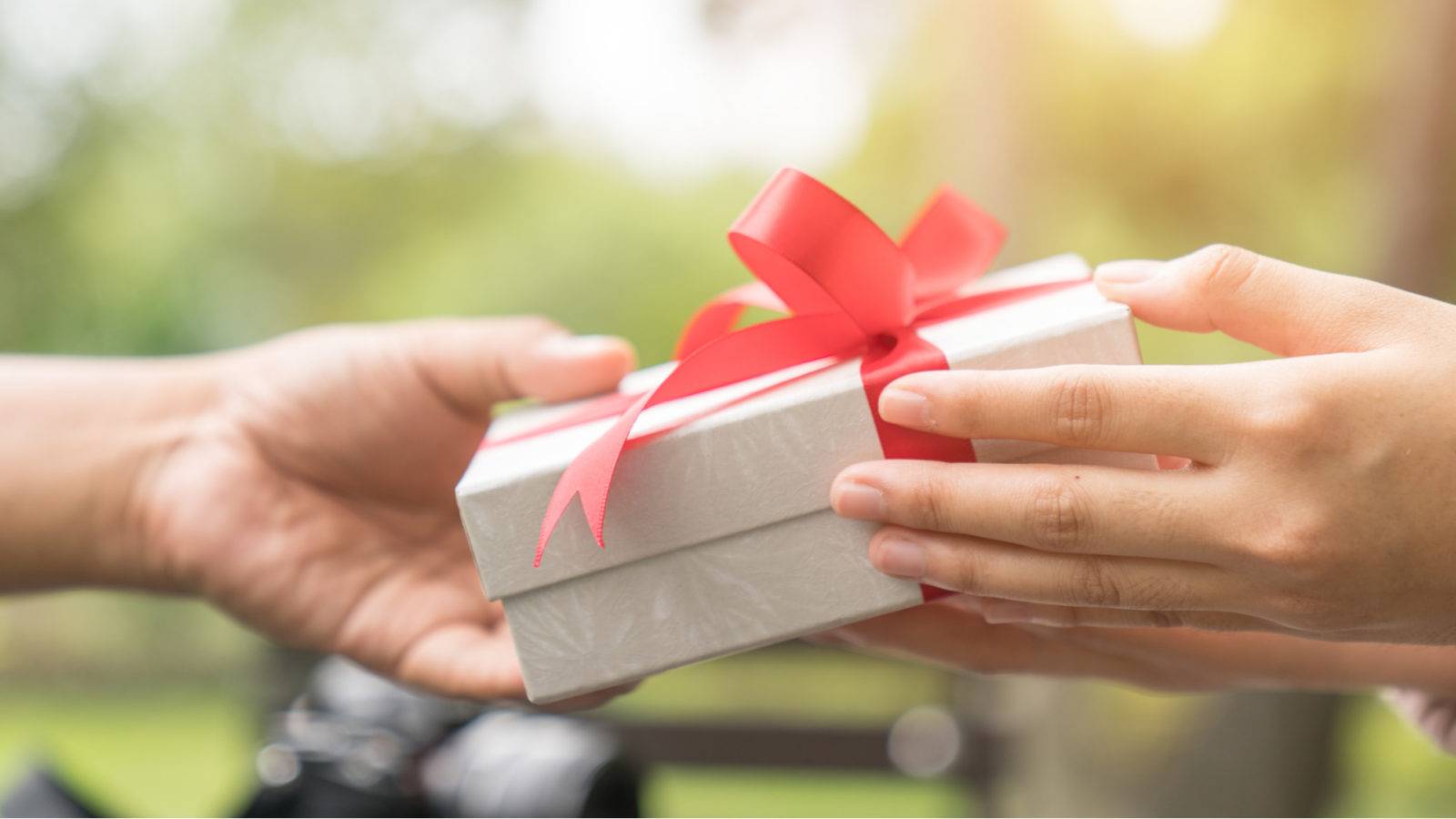 Șase motive pentru a oferi cuiva un cadou