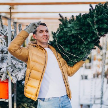 Cât costă un brad artificial de Crăciun bun în România? Ghid sincer despre prețuri și calitate